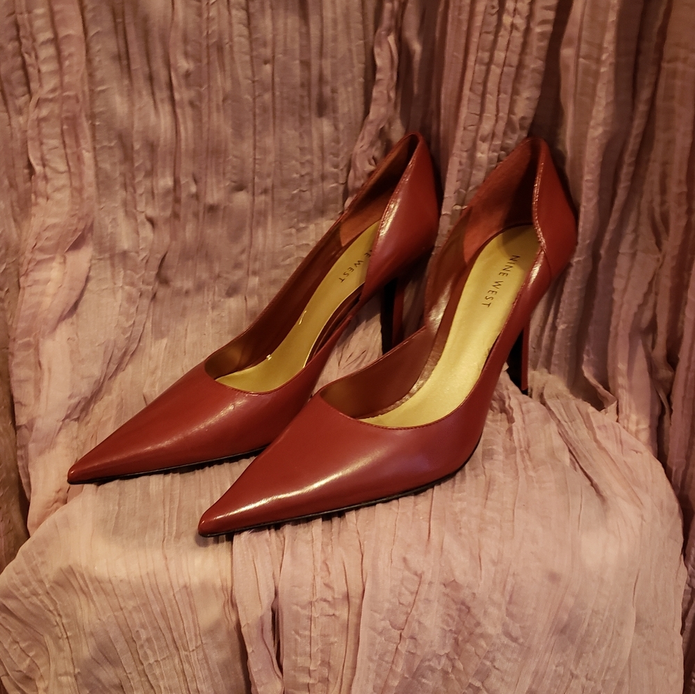 Nine West leather size 8 NWT high heel pumps